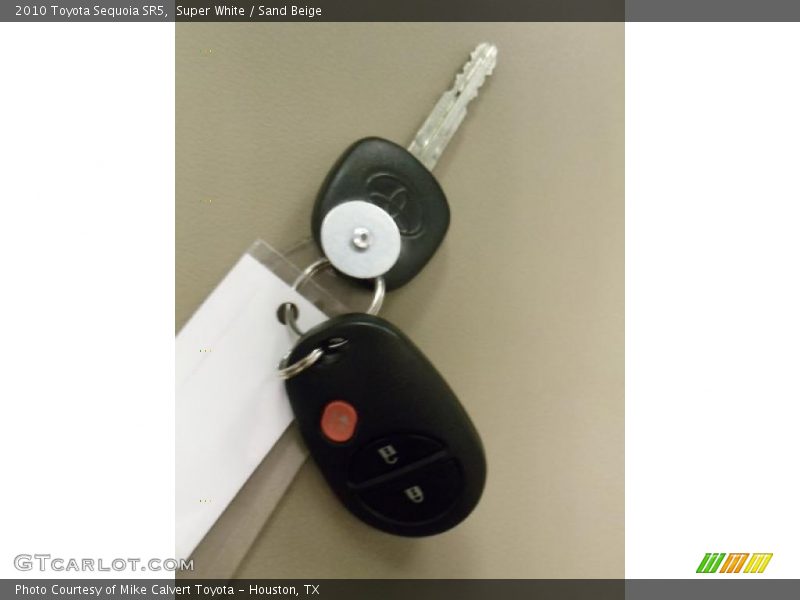 Super White / Sand Beige 2010 Toyota Sequoia SR5