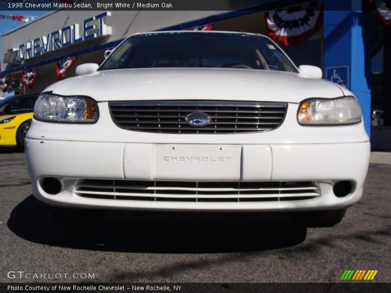 Bright White / Medium Oak 1998 Chevrolet Malibu Sedan