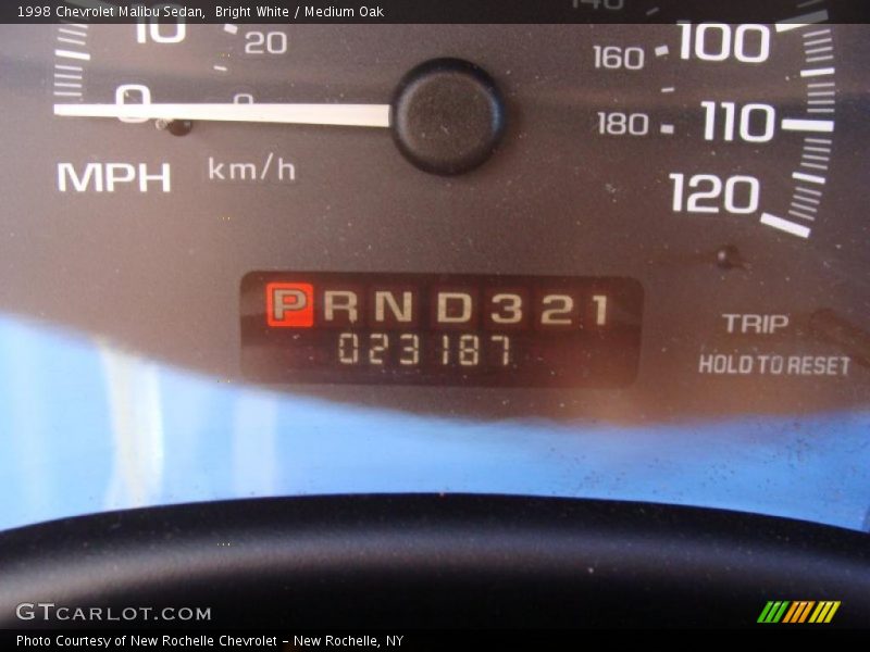 Bright White / Medium Oak 1998 Chevrolet Malibu Sedan