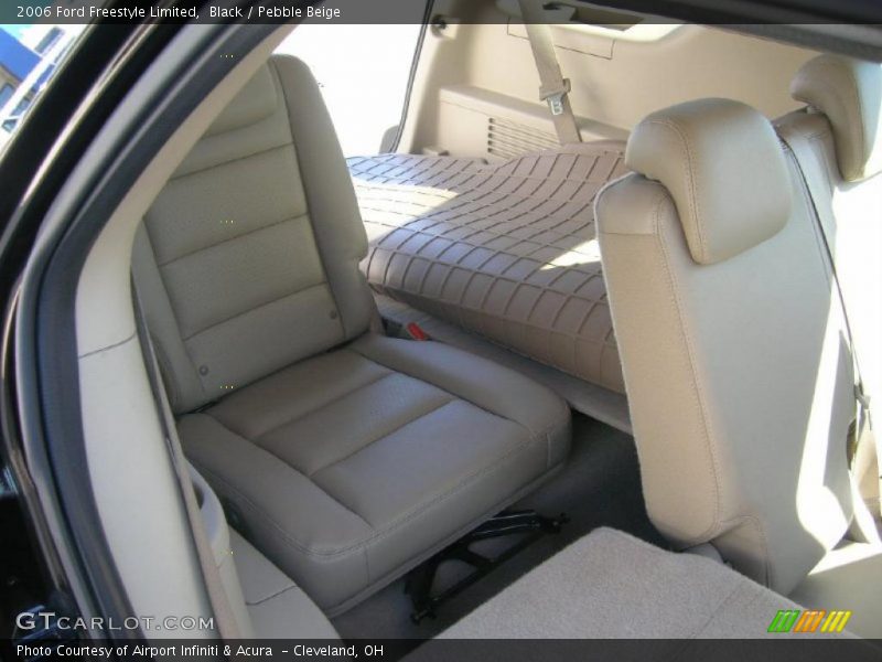 Black / Pebble Beige 2006 Ford Freestyle Limited