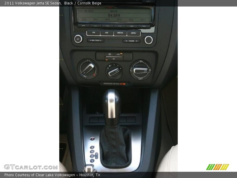 Black / Cornsilk Beige 2011 Volkswagen Jetta SE Sedan