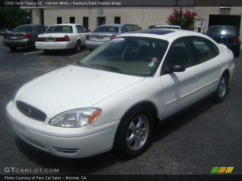 Vibrant White / Medium/Dark Pebble Beige 2006 Ford Taurus SE