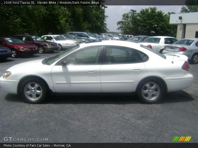 Vibrant White / Medium/Dark Pebble Beige 2006 Ford Taurus SE