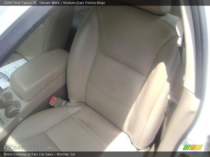 Vibrant White / Medium/Dark Pebble Beige 2006 Ford Taurus SE