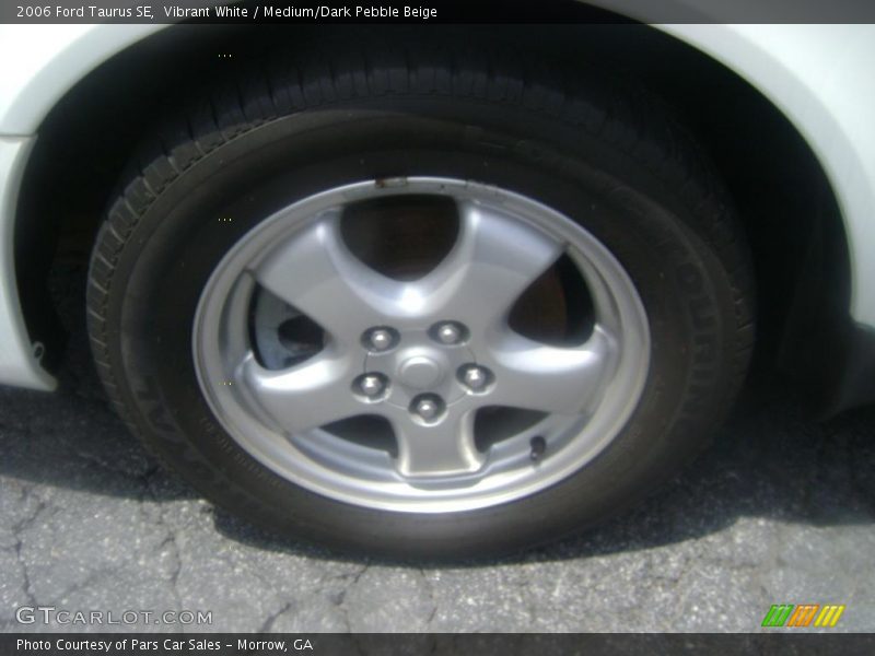 Vibrant White / Medium/Dark Pebble Beige 2006 Ford Taurus SE