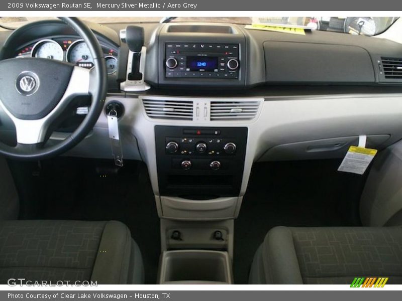 Mercury Sliver Metallic / Aero Grey 2009 Volkswagen Routan SE