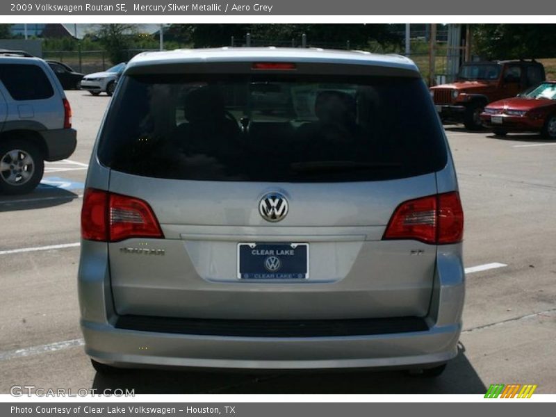 Mercury Sliver Metallic / Aero Grey 2009 Volkswagen Routan SE