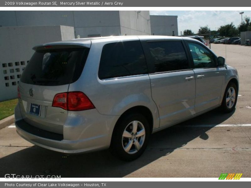 Mercury Sliver Metallic / Aero Grey 2009 Volkswagen Routan SE