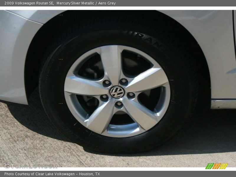 Mercury Sliver Metallic / Aero Grey 2009 Volkswagen Routan SE