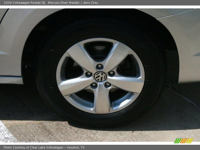 Mercury Sliver Metallic / Aero Grey 2009 Volkswagen Routan SE