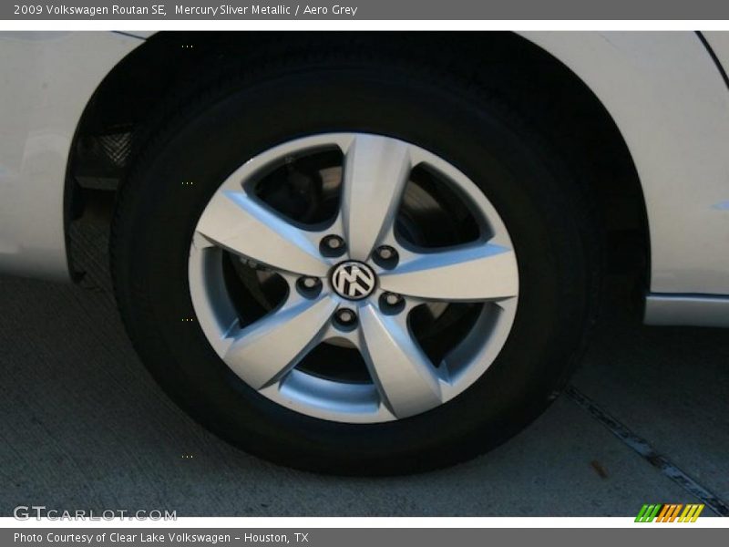 Mercury Sliver Metallic / Aero Grey 2009 Volkswagen Routan SE