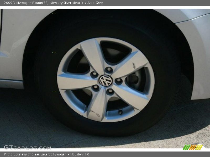 Mercury Sliver Metallic / Aero Grey 2009 Volkswagen Routan SE