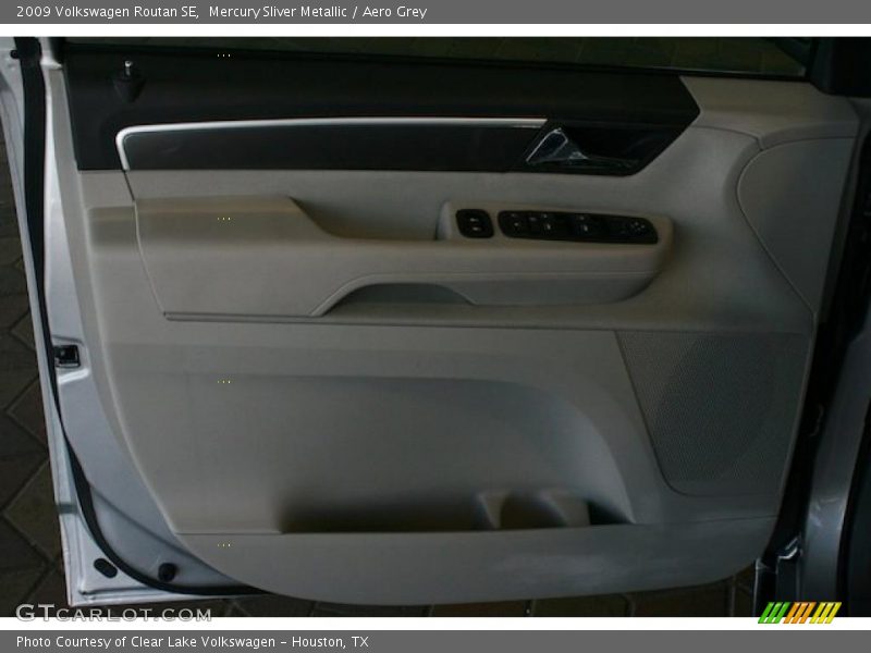 Mercury Sliver Metallic / Aero Grey 2009 Volkswagen Routan SE