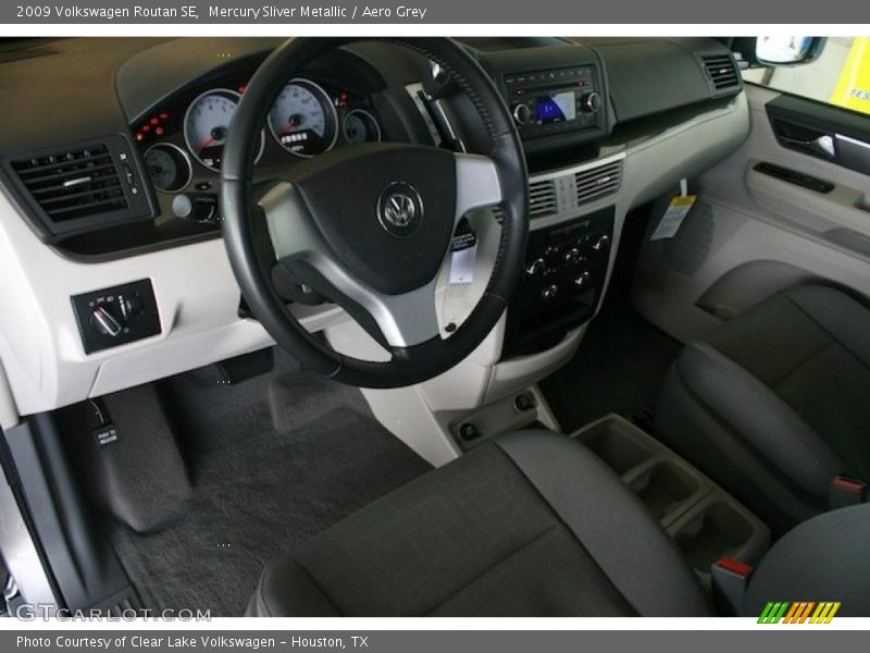 Mercury Sliver Metallic / Aero Grey 2009 Volkswagen Routan SE