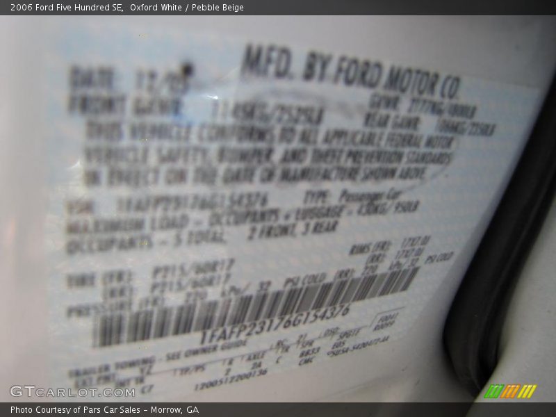 Oxford White / Pebble Beige 2006 Ford Five Hundred SE