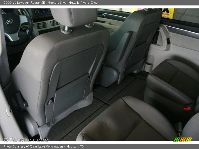 Mercury Sliver Metallic / Aero Grey 2009 Volkswagen Routan SE