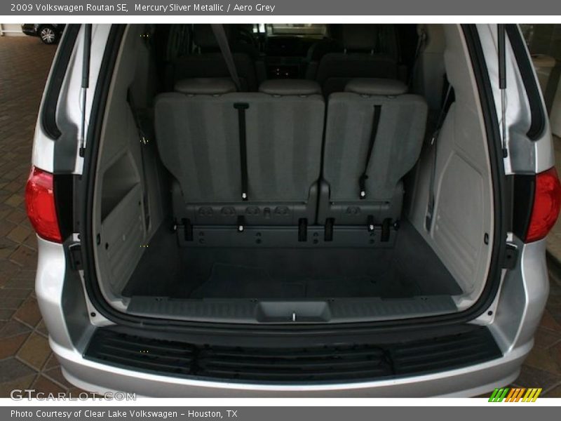 Mercury Sliver Metallic / Aero Grey 2009 Volkswagen Routan SE
