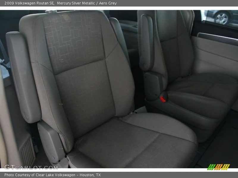 Mercury Sliver Metallic / Aero Grey 2009 Volkswagen Routan SE