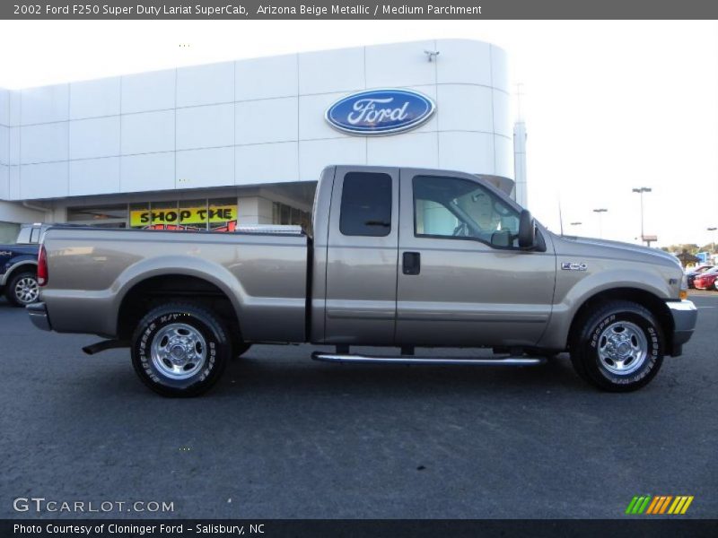 Arizona Beige Metallic / Medium Parchment 2002 Ford F250 Super Duty Lariat SuperCab