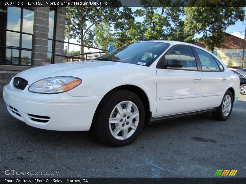 Vibrant White / Medium/Dark Flint 2007 Ford Taurus SE