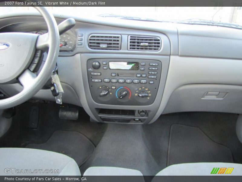 Vibrant White / Medium/Dark Flint 2007 Ford Taurus SE