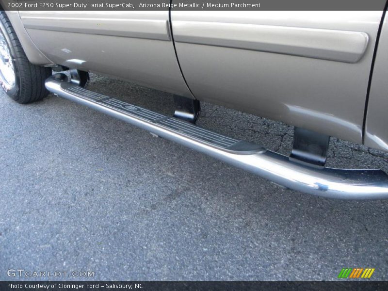 Arizona Beige Metallic / Medium Parchment 2002 Ford F250 Super Duty Lariat SuperCab