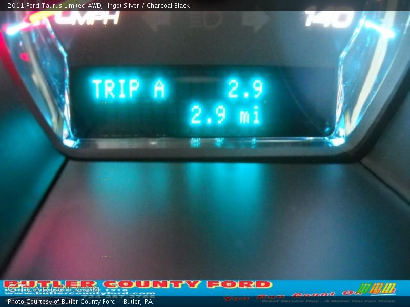 Ingot Silver / Charcoal Black 2011 Ford Taurus Limited AWD