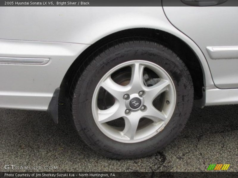 Bright Silver / Black 2005 Hyundai Sonata LX V6