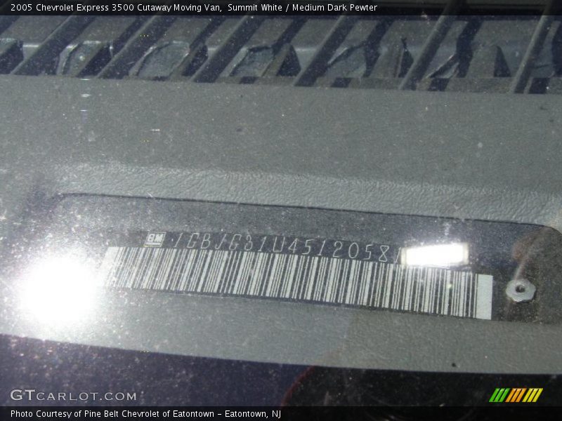 Summit White / Medium Dark Pewter 2005 Chevrolet Express 3500 Cutaway Moving Van