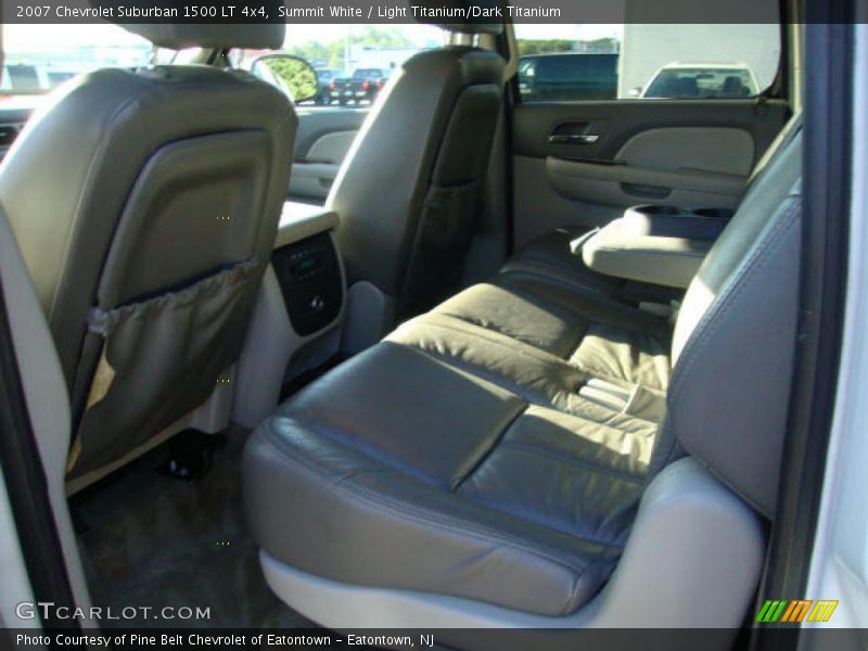 Summit White / Light Titanium/Dark Titanium 2007 Chevrolet Suburban 1500 LT 4x4