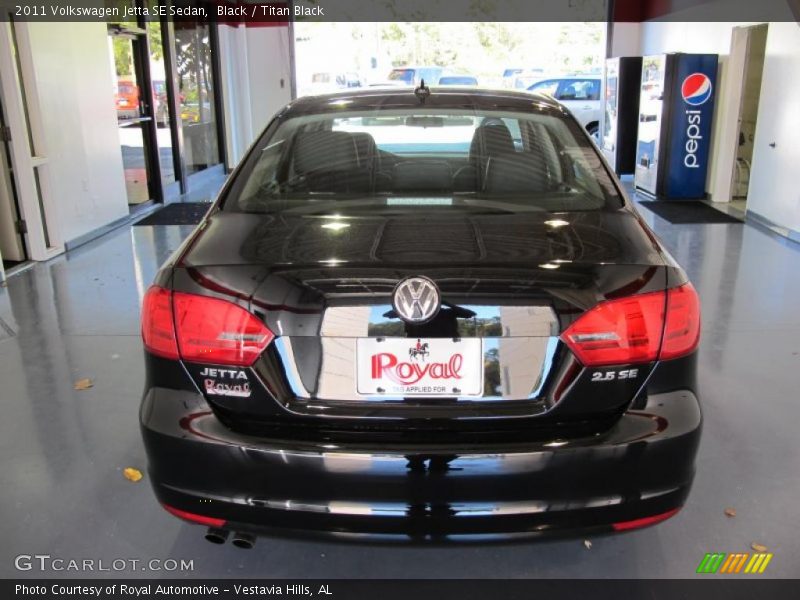 Black / Titan Black 2011 Volkswagen Jetta SE Sedan