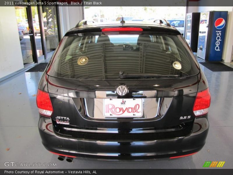 Black / Titan Black 2011 Volkswagen Jetta S SportWagen