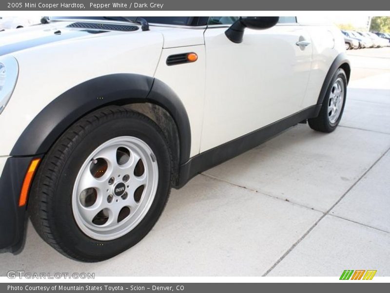 Pepper White / Dark Grey 2005 Mini Cooper Hardtop