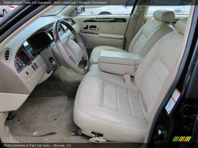 Black Clearcoat / Medium Parchment 2001 Lincoln Town Car Signature
