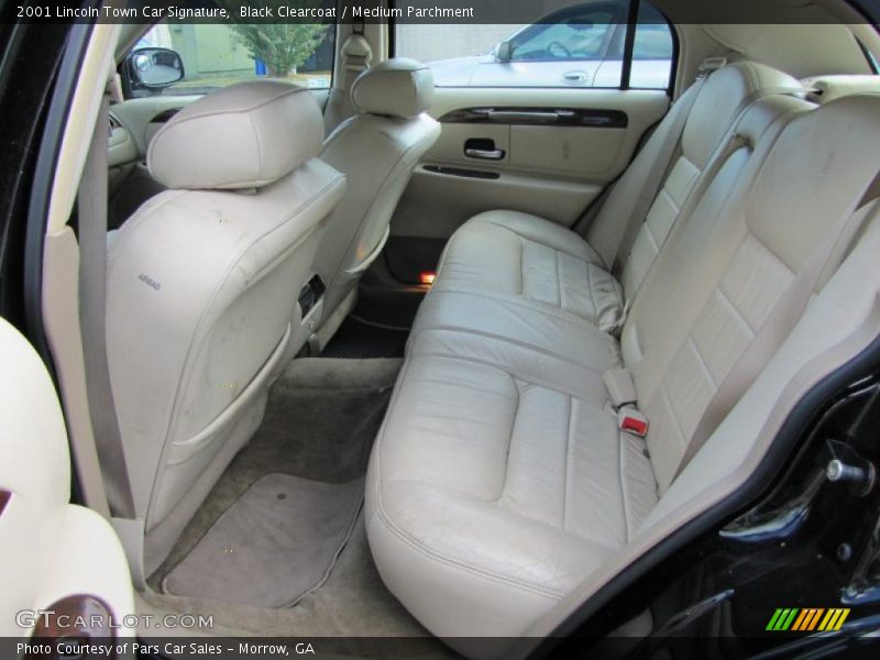 Black Clearcoat / Medium Parchment 2001 Lincoln Town Car Signature