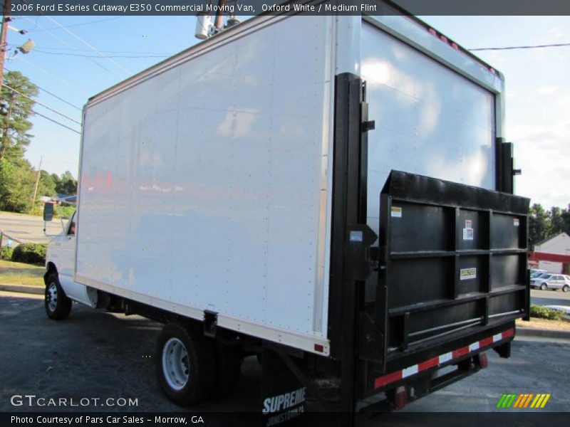 Oxford White / Medium Flint 2006 Ford E Series Cutaway E350 Commercial Moving Van