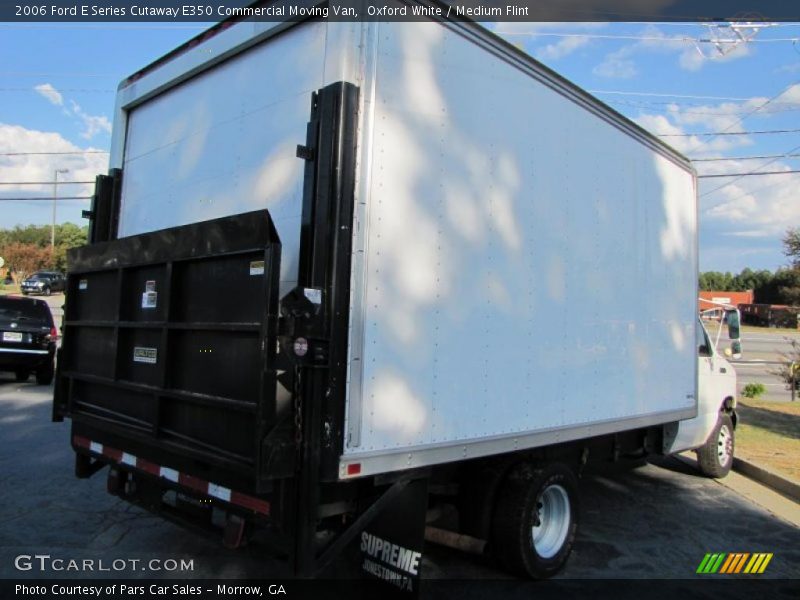 Oxford White / Medium Flint 2006 Ford E Series Cutaway E350 Commercial Moving Van