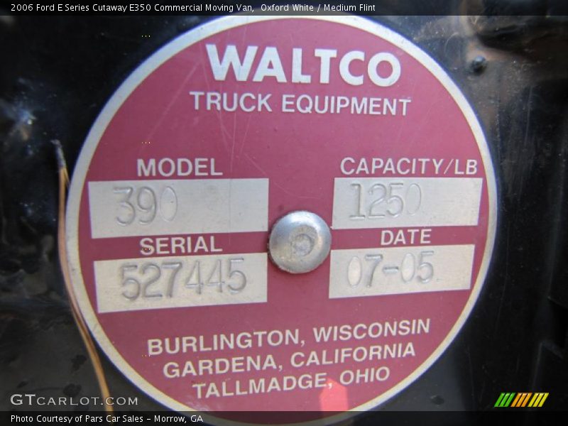 Oxford White / Medium Flint 2006 Ford E Series Cutaway E350 Commercial Moving Van