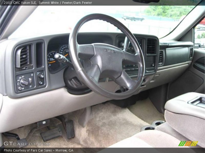 Dashboard of 2003 Yukon SLE
