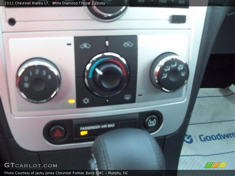 Controls of 2011 Malibu LT