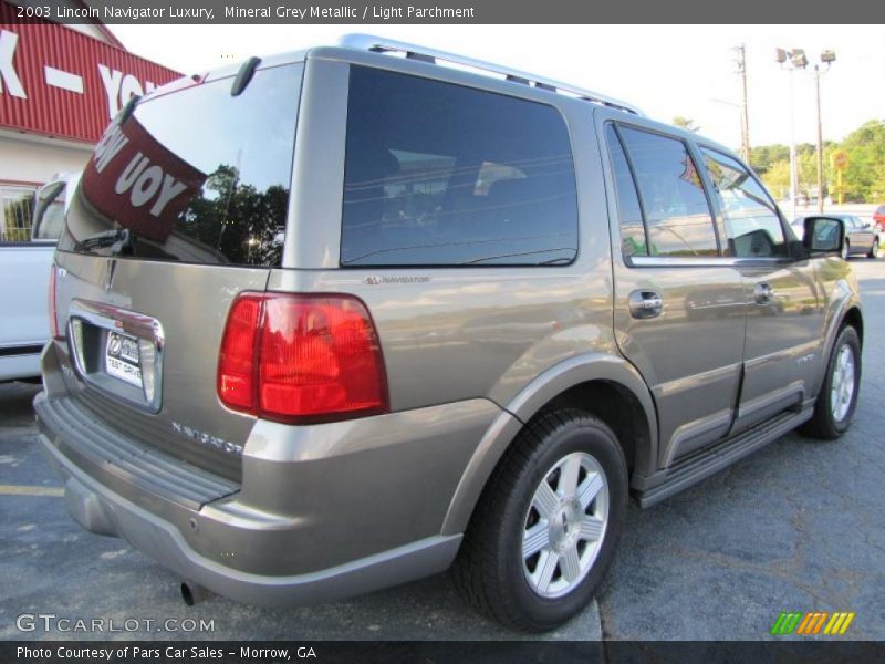 Mineral Grey Metallic / Light Parchment 2003 Lincoln Navigator Luxury