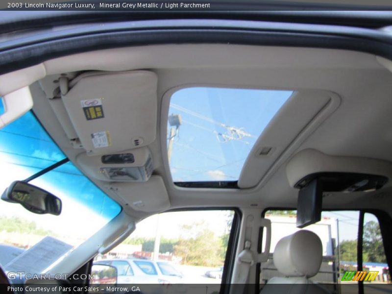 Mineral Grey Metallic / Light Parchment 2003 Lincoln Navigator Luxury