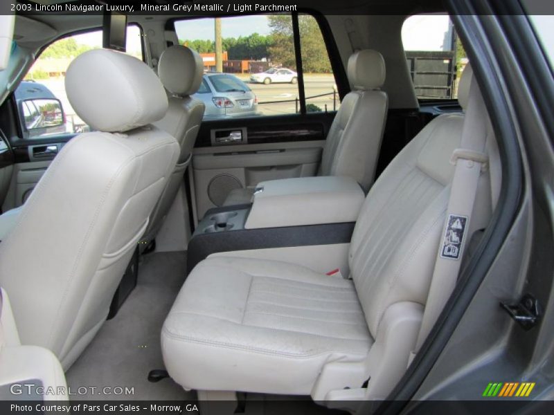 Mineral Grey Metallic / Light Parchment 2003 Lincoln Navigator Luxury