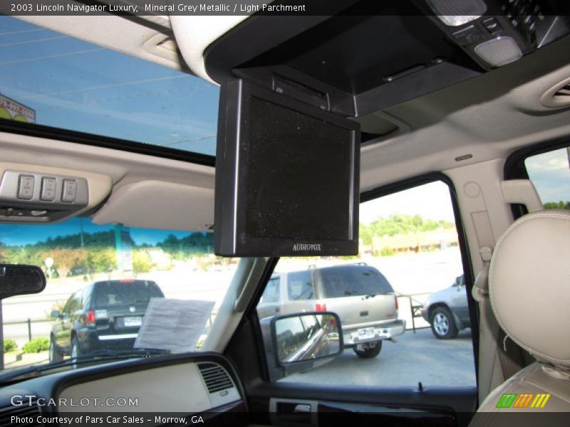 Mineral Grey Metallic / Light Parchment 2003 Lincoln Navigator Luxury