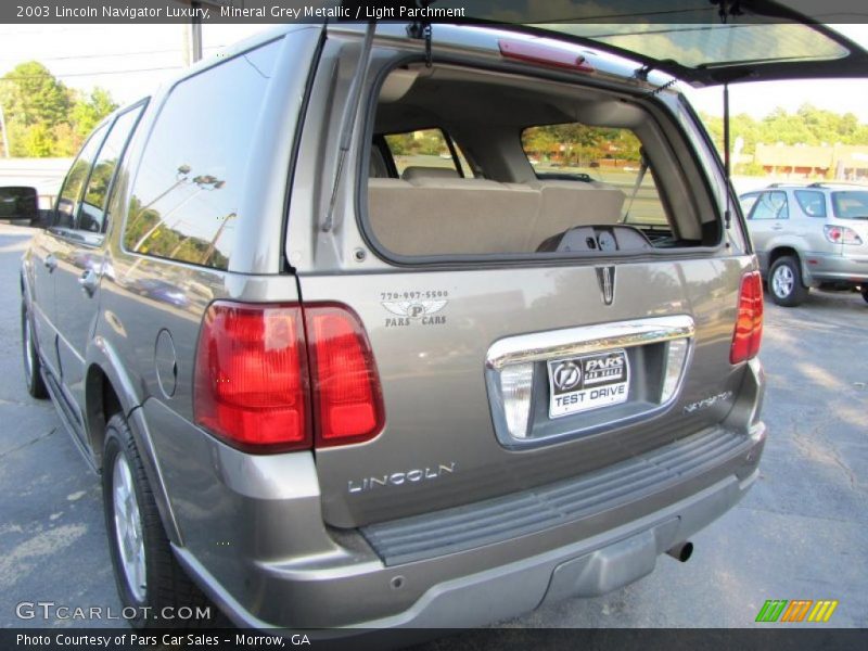Mineral Grey Metallic / Light Parchment 2003 Lincoln Navigator Luxury