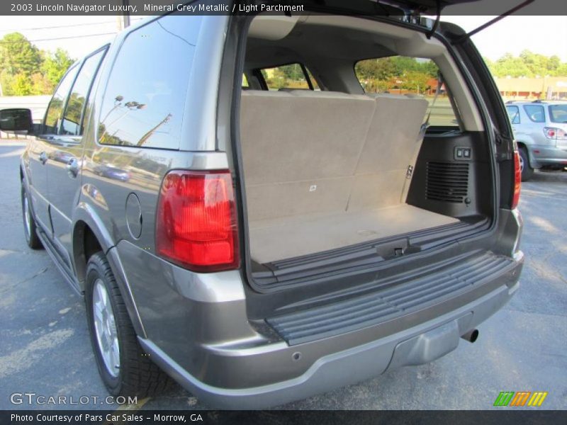 Mineral Grey Metallic / Light Parchment 2003 Lincoln Navigator Luxury