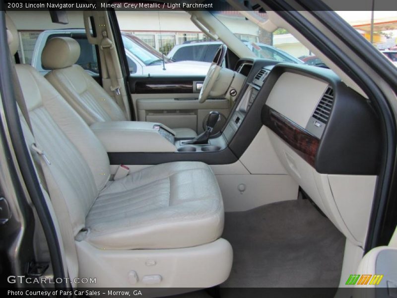 Mineral Grey Metallic / Light Parchment 2003 Lincoln Navigator Luxury