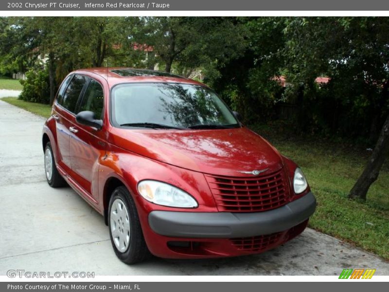 Front 3/4 View of 2002 PT Cruiser 
