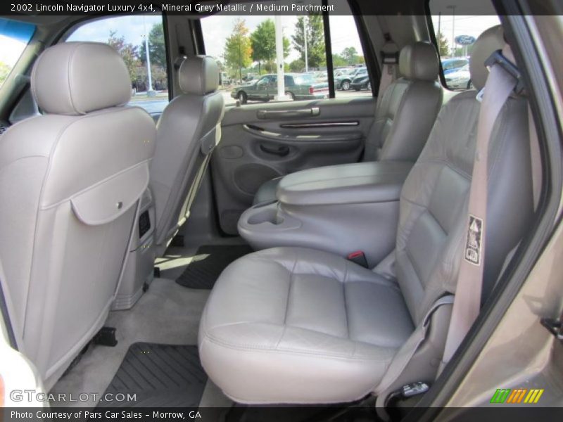  2002 Navigator Luxury 4x4 Medium Parchment Interior