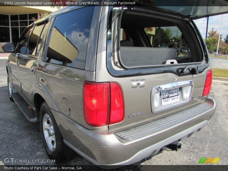 Mineral Grey Metallic / Medium Parchment 2002 Lincoln Navigator Luxury 4x4